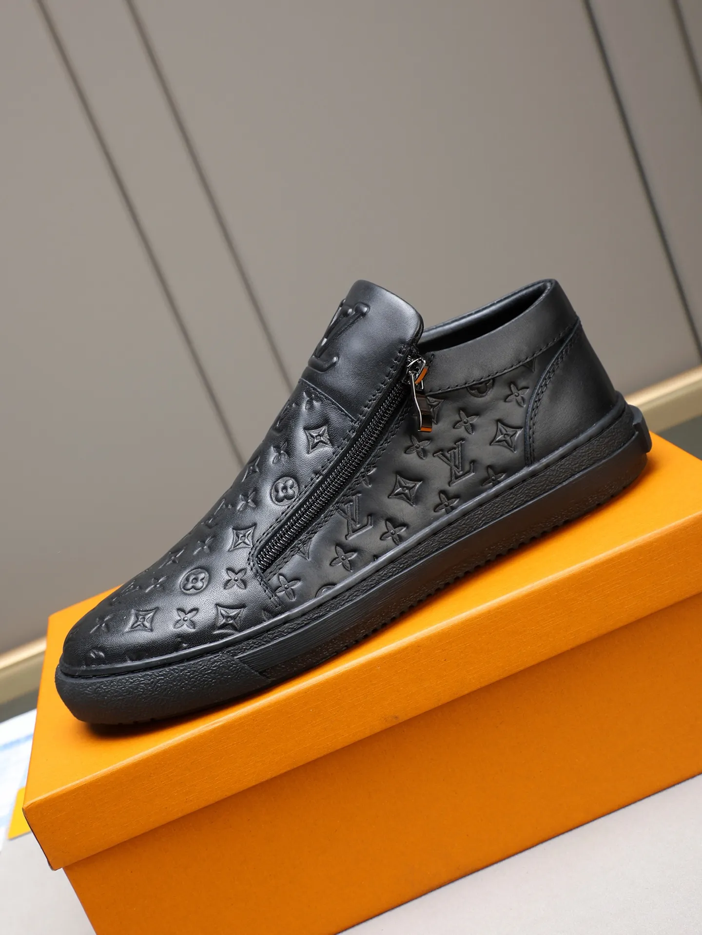 The main recommended model👍👍👍PP440 is the new LOUIS VUITTON [Luden Yiwei]——LV upper [Lv]🇮🇹Imported first-layer cowhide embossed🇩🇪Breathable sheep lining ➕Non-slip and wear-resistant outsole. Every man's identity is reflected in his elegant and stable upper shoes🚶🏻🚶🏻📯 No matter the wind or rain, the shoe last remains unchanged and can stand the test of time🔍️. ——Code number: 38-44 (45 can be customized)